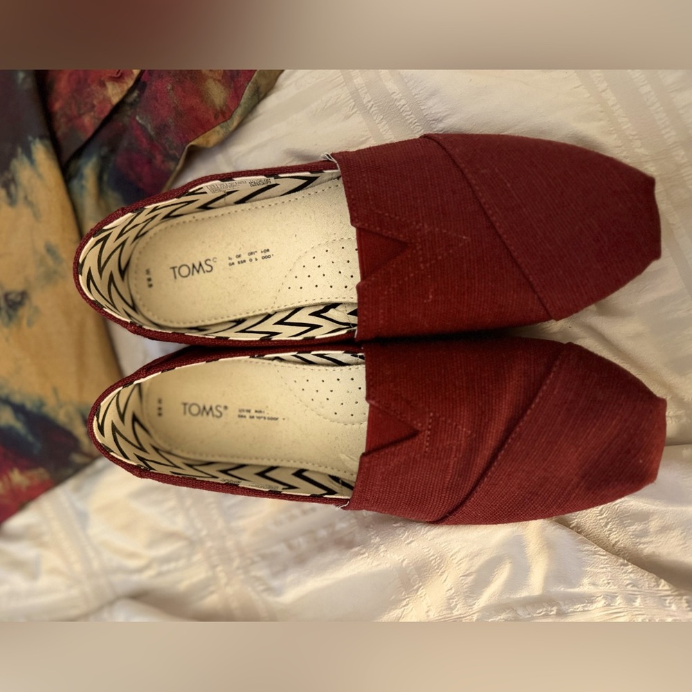 TOMS Burgundy Flats W9.5 - Picture 3 of 8